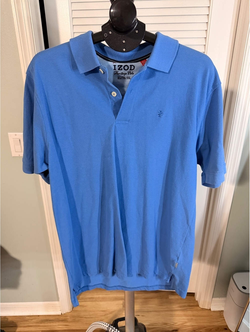 IZOD blue short sleeve polo shirt